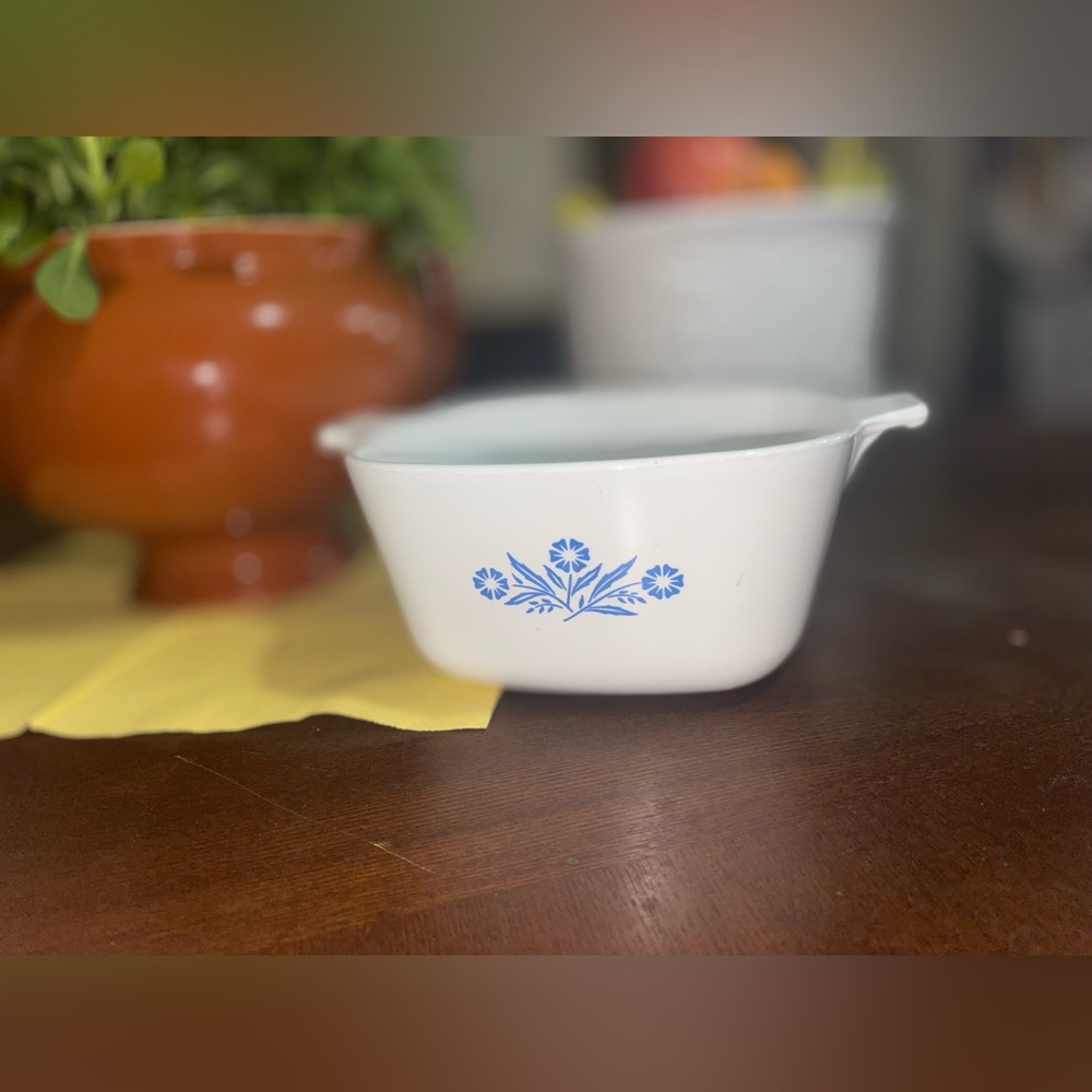 Vintage Corning Ware Blue Cornflower 1 3/4 Quart Casserole No Lid P-1 3/4-B EUC